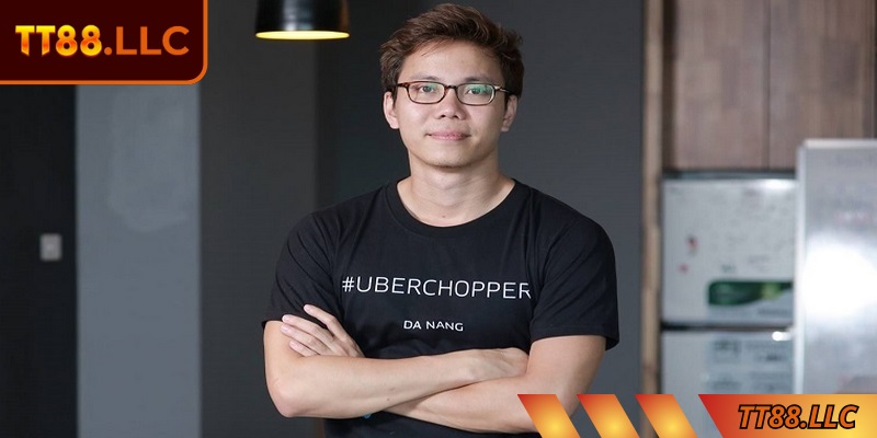 Ông theo dõi hành vi khách hàng, đưa ra chiến lược kịp thời